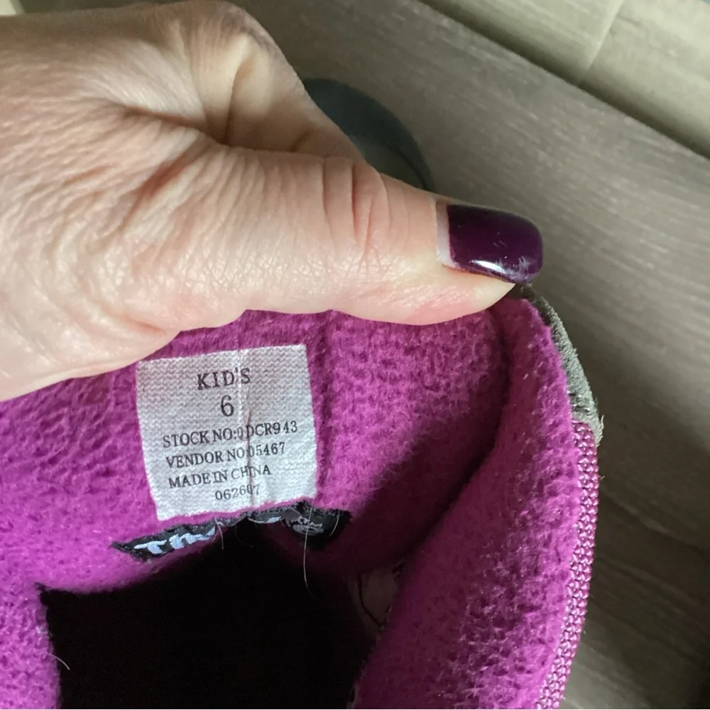 L.L.‎ Bean Kids Pink and Olive Snow Boots